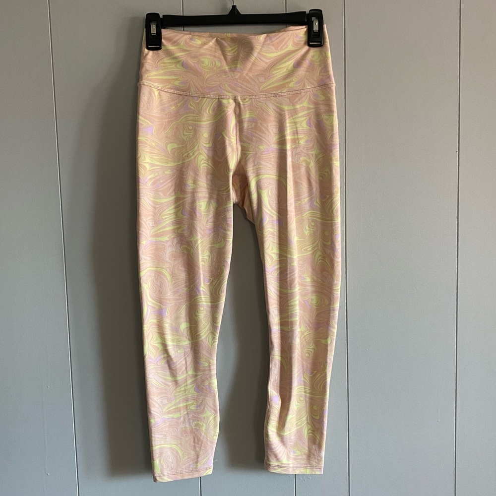 Fabletics Define High-Waisted Capri Marble - Picture 3 of 11